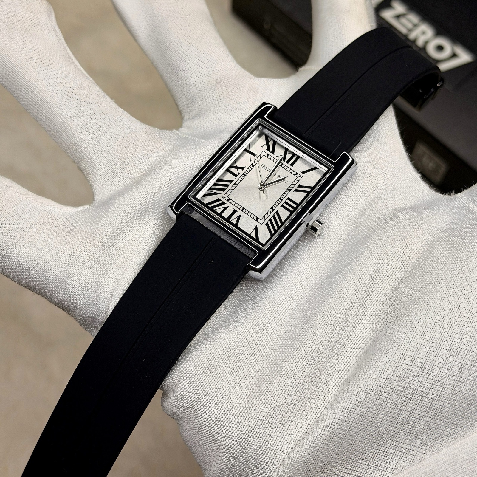 Universe Point solo Tank B/S/W | Old Money Watch মাএ ১০৯০ টাকা,, ডেলিভারি চার্জ ফ্রি
